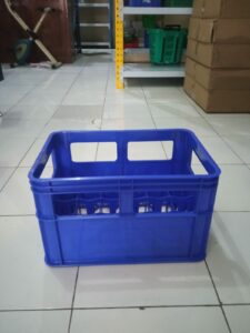KERANJANG BOTOL RABBIT 8006 / KRAT / BOX PETI PLASTIK ISI 24 BOTOL: Solusi Terbaik Penyimpanan dan Distribusi Botol Minuman Industri