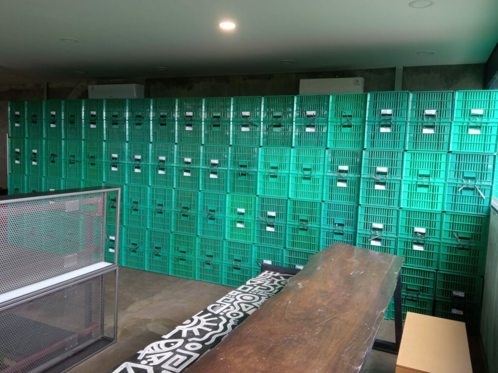 CONTAINER BOX PLASTIK LUBANG INDUSTRI ATARI TIPE 9912 L | HOLES INDUSTRIAL CONTAINER | UKURAN 472 x 356 x 260 mm, VOLUME 43,7 LITER