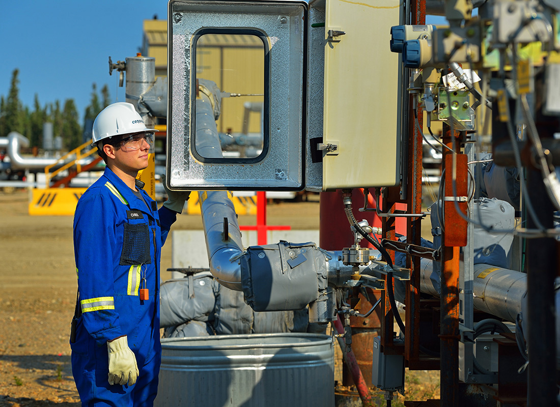 FIELD OPERATOR ADALAH: Peran, Tanggung Jawab, dan Tantangan dalam Industri Minyak dan Gas