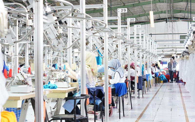 Helper Garment: Memahami Peran Penting Industri Konveksi