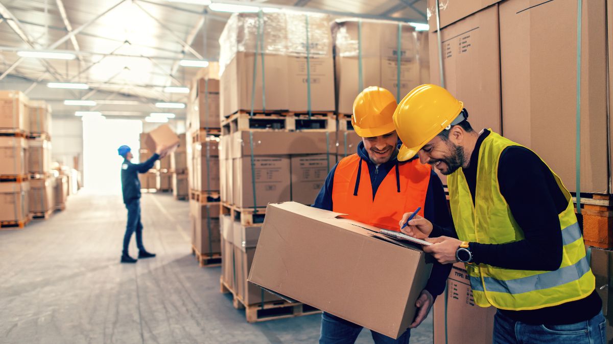 Warehouse Helper: Pilar Utama dalam Manajemen Gudang Modern