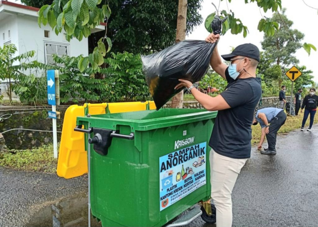 BUANGLAH SAMPAH PADA TEMPATNYA