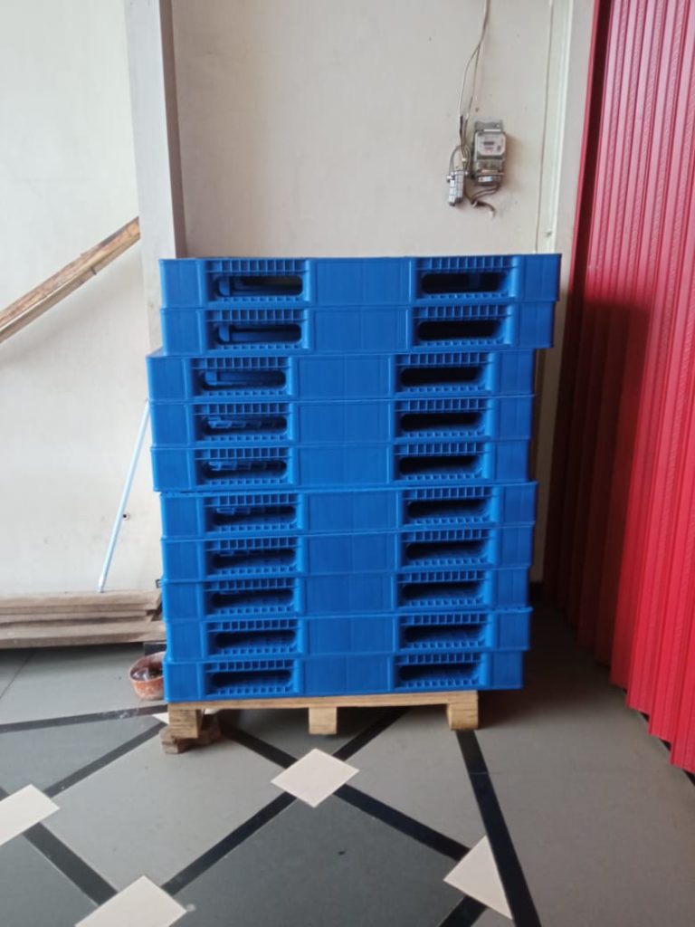 Pengiriman Pallet Plastik Industri Rabbit Tipe NPA-1210 ke Limo, Depok oleh Tim RAJA PLASTIK INDONESIA