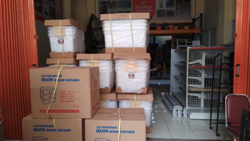 Pengiriman Box Container Shinpo ke Customer di Manado-Sulut oleh Tim RAJA PLASTIK INDONESIA via Perusahaan Ekspedisi di Lodan-Jakarta Utara