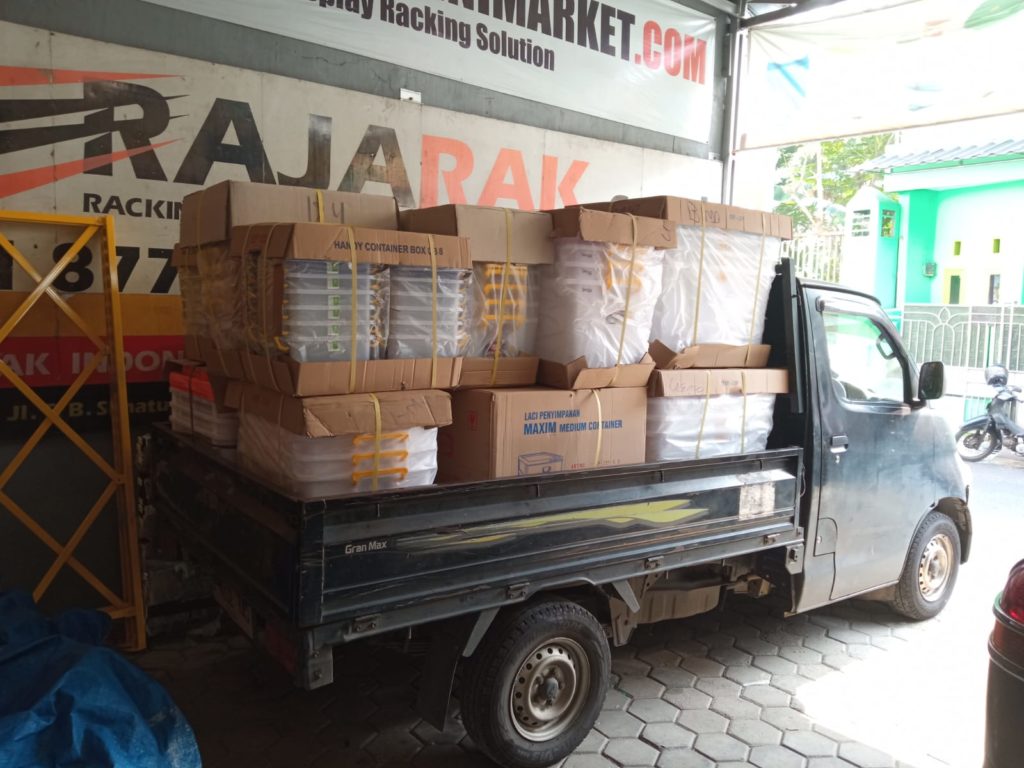 Pengiriman Box Container Shinpo ke Customer di Manado-Sulut oleh Tim RAJA PLASTIK INDONESIA via Perusahaan Ekspedisi di Lodan-Jakarta Utara