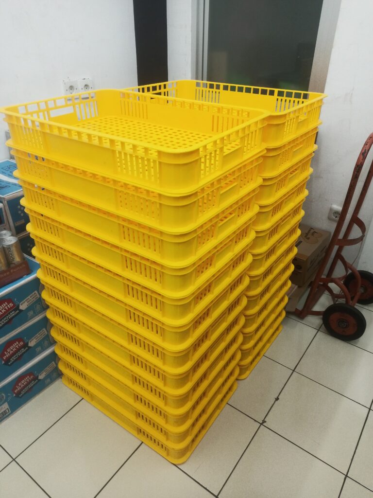 CONTAINER BOX PLASTIK INDUSTRI RABBIT 2001, KIRIM KE DEPOK OLEH TIM RAJA PLASTIK INDONESIA | RAJAPLASTIKINDONESIA.COM