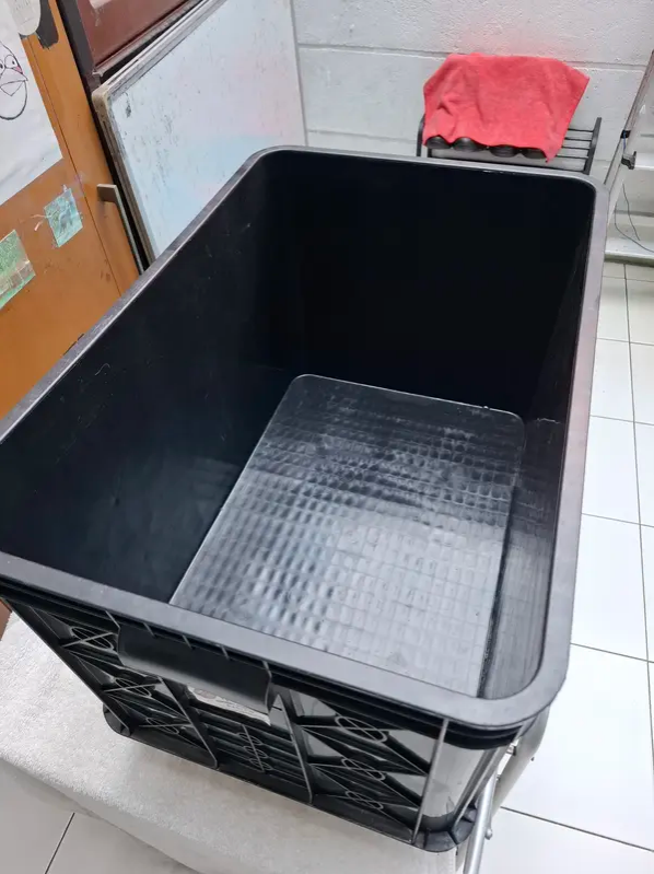 Container Box Plastik Industri Rapat Hitam Murah YTH-19B Low Grade 61x41x24 Cm | Raja Plastik Indonesia
