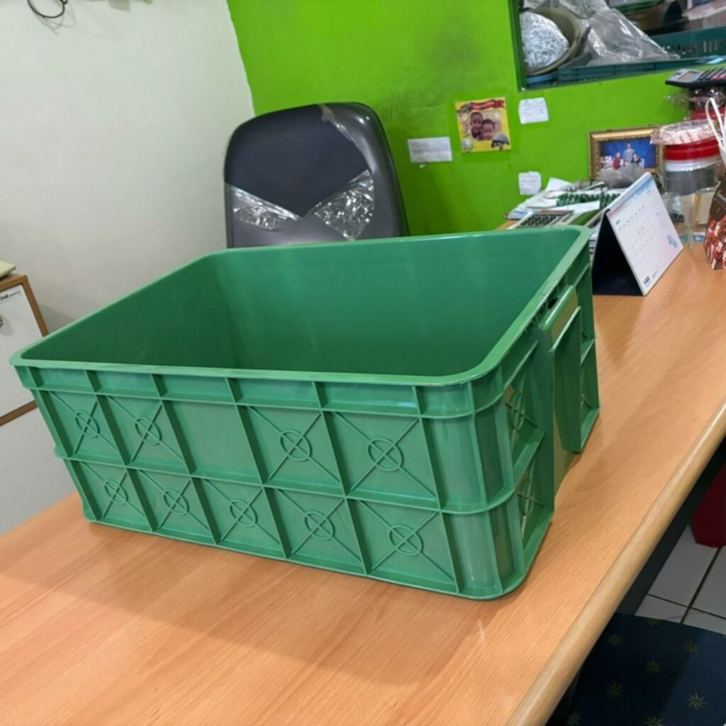 Container Box Plastik Industri Rapat Hijau Murah YTH-19B Medium Grade Ukuran 61x41x24 cm | Raja Plastik Indonesia