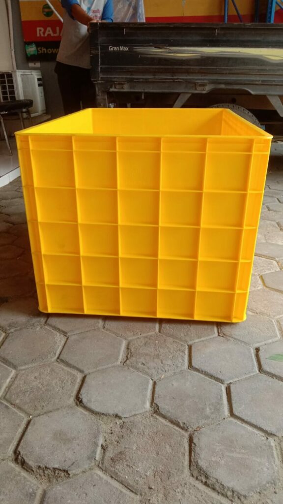 Keranjang Container Plastik Besar Gudang Industri Rabbit Tipe 7099