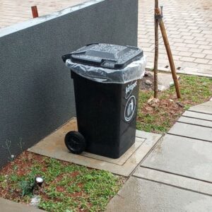 TEMPAT SAMPAH BESAR PLASTIK HITAM 100 LITER KIRAPAC KLX 9100: Solusi Tempat Sampah Profesional, Kuat & Tahan Lama