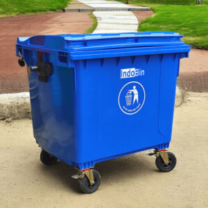 TEMPAT SAMPAH BESAR PLASTIK 1100 LITER INDOBIN TIPE B1100P + RODA: Solusi Tempat Sampah Jumbo Berkapasitas 1100 Liter dengan Roda Heavy Duty untuk Kebutuhan Industri dan Fasilitas Umum