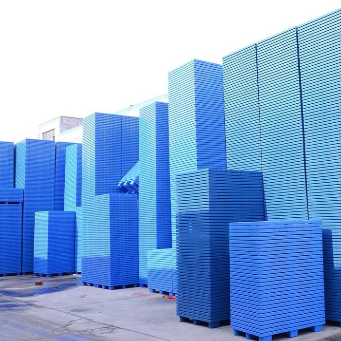 PALLET PLASTIK BARU WARNA BIRU LINHUI 1210 NESTABLE 120x100x14 CM | RAJA PLASTIK INDONESIA