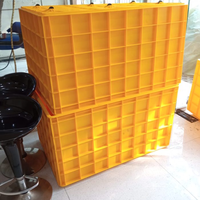 Pengiriman Container Box Industri Besar Rabbit ke Puro Fabricare & Laundry BSD oleh Tim Raja Plastik Indonesia